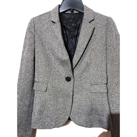 🔥2/$20 Grey blazer, looks great with dresses - Picture 4 of 4